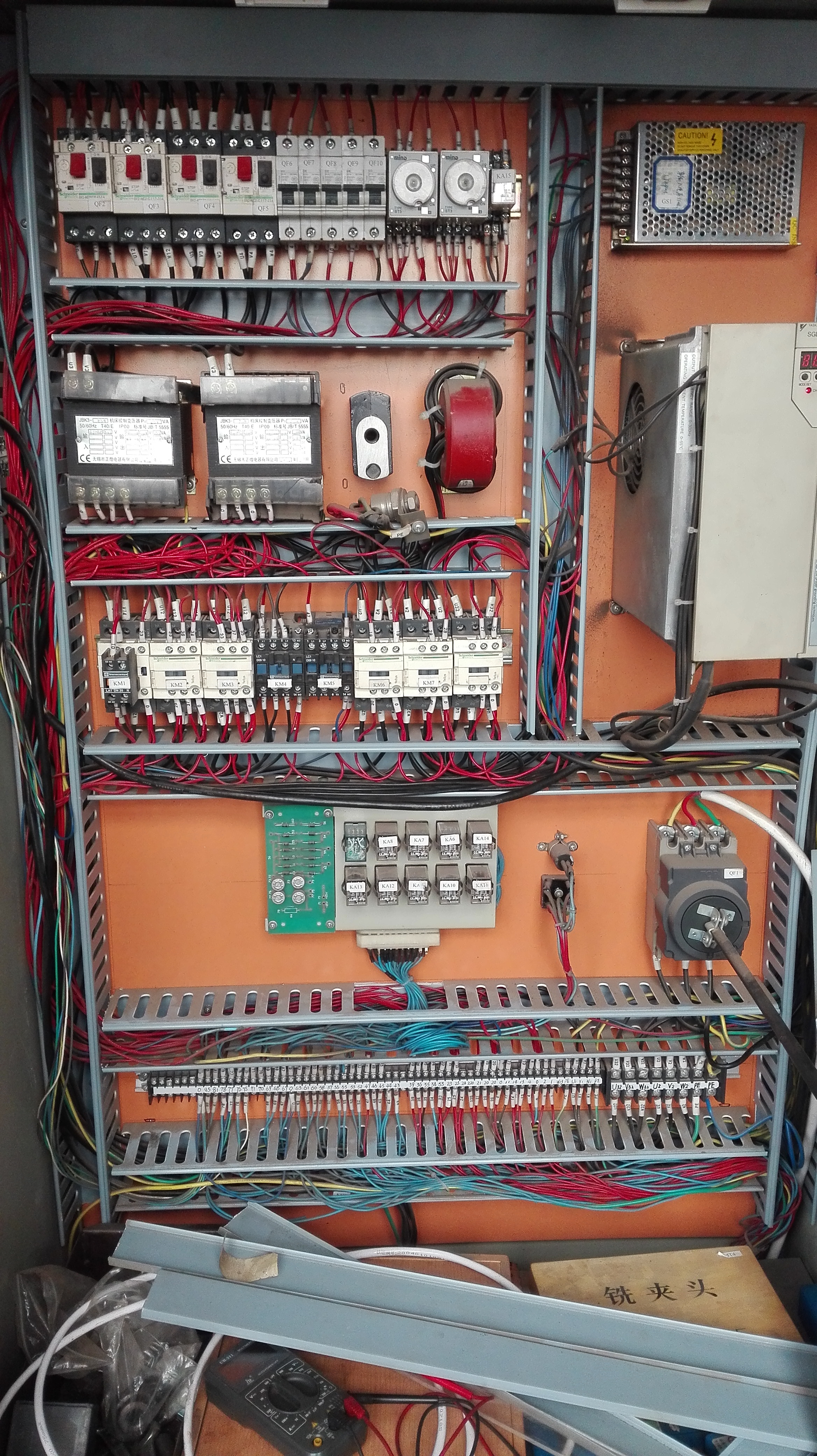 電箱內(nèi)線路檢查